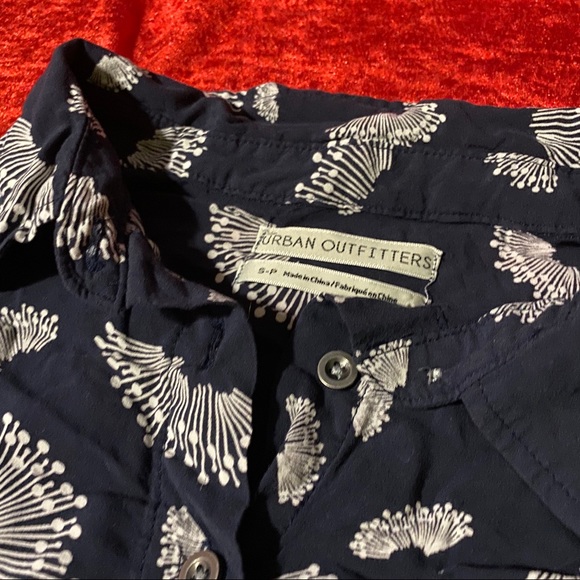 Urban Outfitters collared cropped button up - Picture 3 of 3